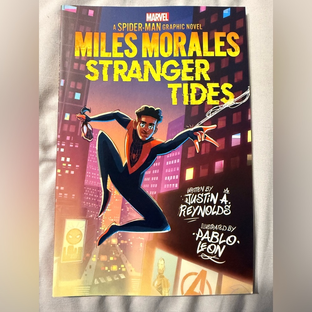 Spider-Man Marvel Graphic Novel: Miles Morales Stranger Tides